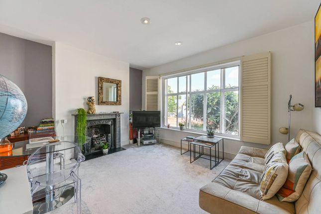 Wandsworth Road, Clapham, London, SW8 1 bed flat for sale