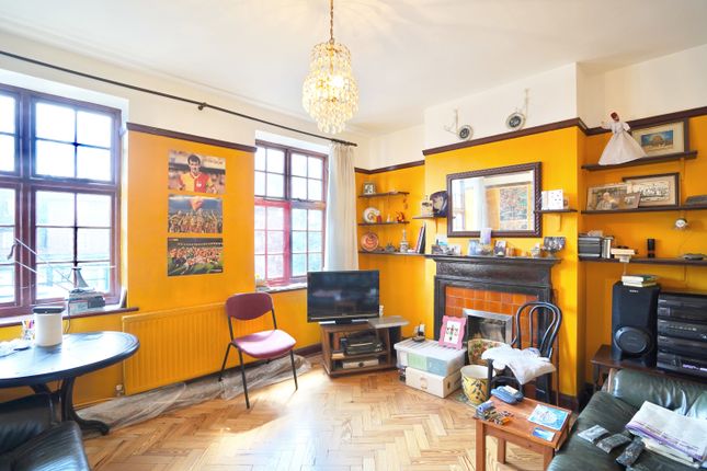 The Market Place, London NW11 2 bed flat for sale