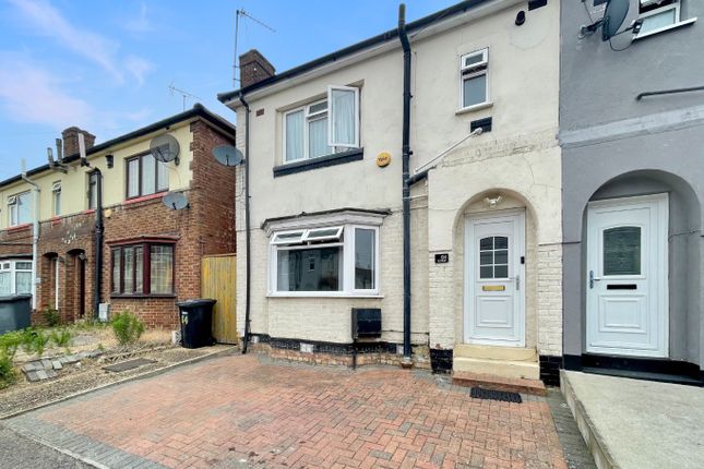 Kent Road, Luton, Bedfordshire, LU1 1TL 3 bed semi