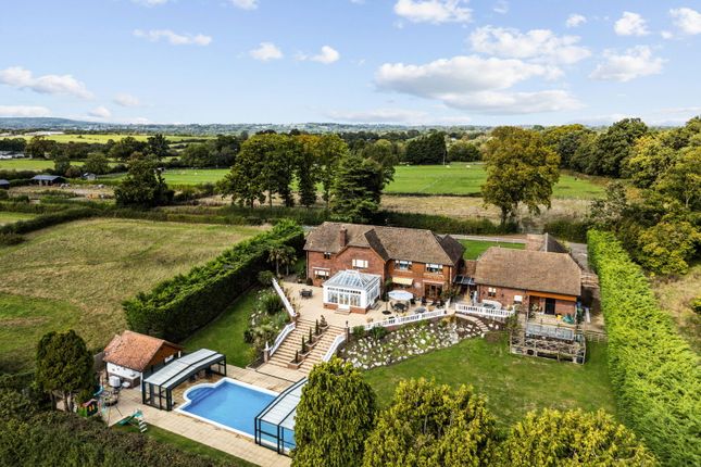 5 bed detached house