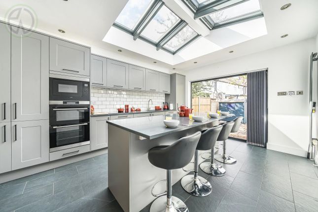 Bank Avenue, Mitcham CR4 3 bed terraced house for sale