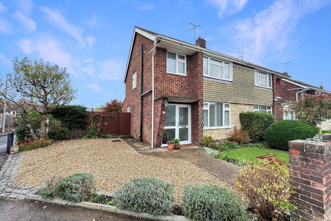 Dalling Drive, Dunstable LU5 3 bed semi