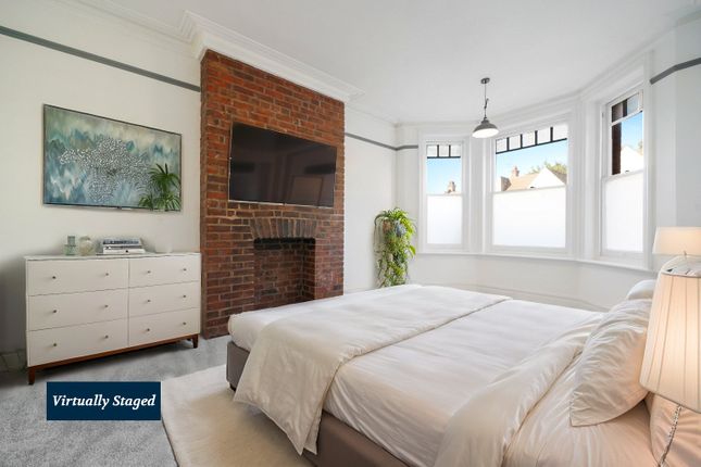 Fortune Green Road, West Hampstead, NW6 3 bed flat for sale