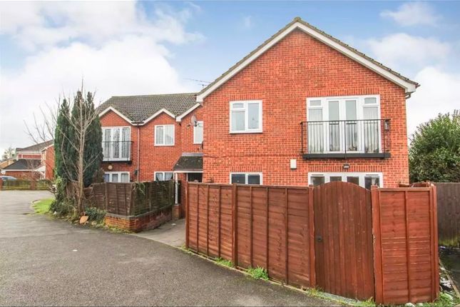 34 Cippenham Lane, Slough SL1 1 bed flat for sale