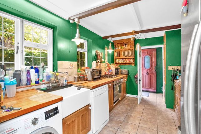 Green Hedges Avenue, East Grinstead RH19 3 bed detached bungalow for sale