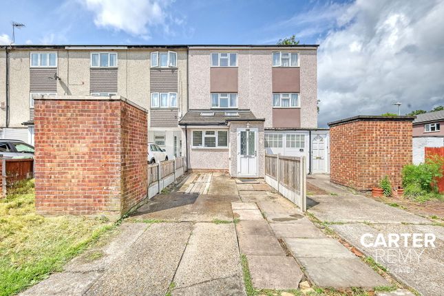 Winfields, Basildon, SS13 4 bed townhouse for sale