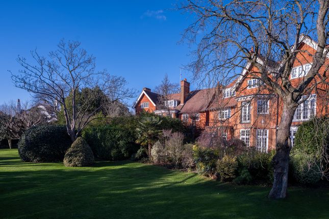 Wadham Gardens, London, NW3 6 bed detached house for sale