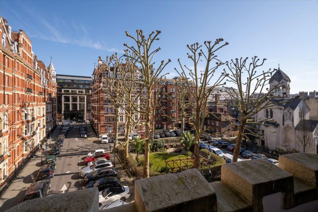 4 bedroom flat for sale