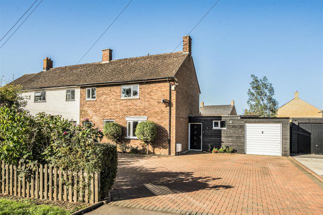 Station Road, Blunham, Bedfordshire 3 bed semi