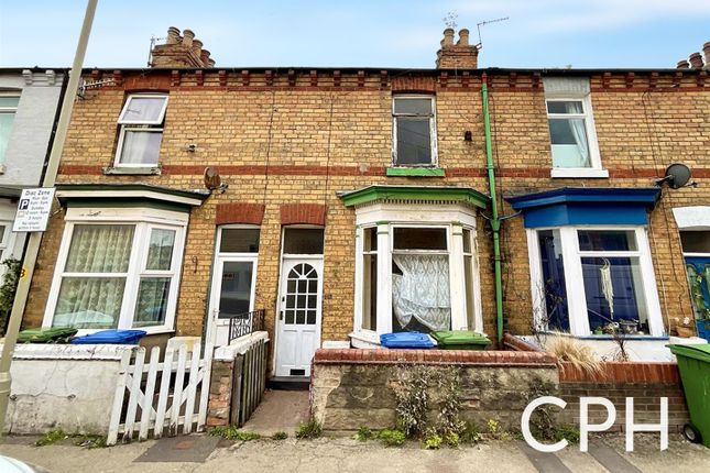 Commercial Street, Scarborough 2 bed terraced house for sale