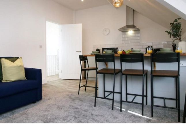 4 bed block of flats
