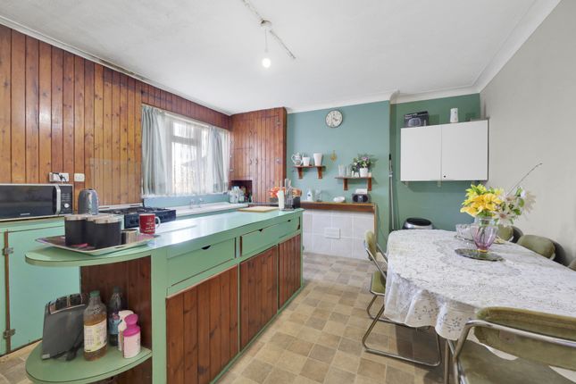 Blackbird Hill, Neasden, NW9 4 bed duplex for sale