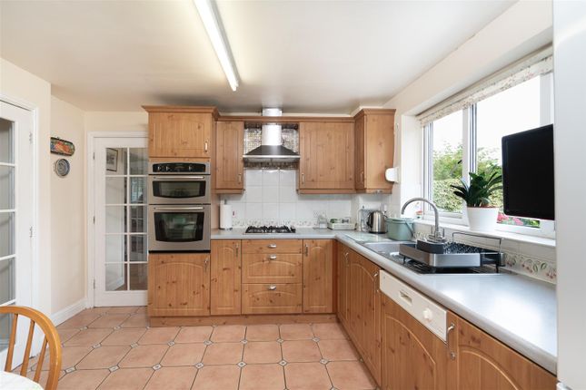 Belvedere Court, Alwoodley LS17 4 bed detached house for sale