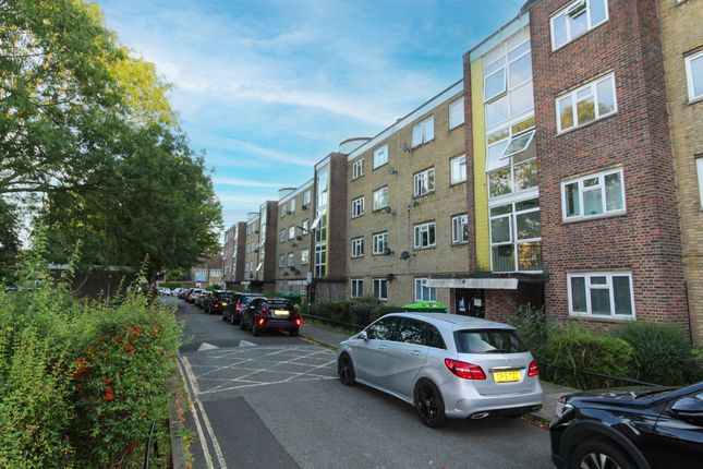 Elmworth Grove, London, SE21 2 bed ground floor flat for sale