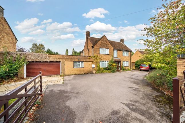 Bloxham,  Oxfordshire,  OX15 4 bed detached house for sale