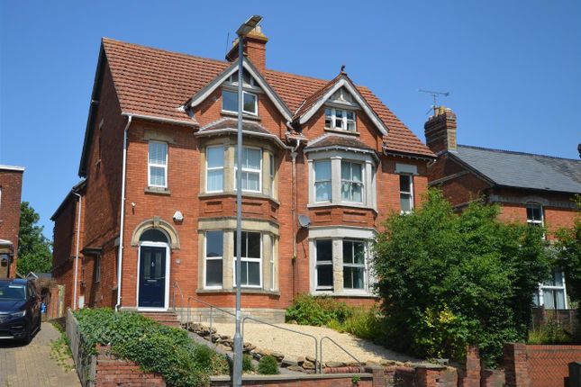 5 bedroom semi-detached house for sale