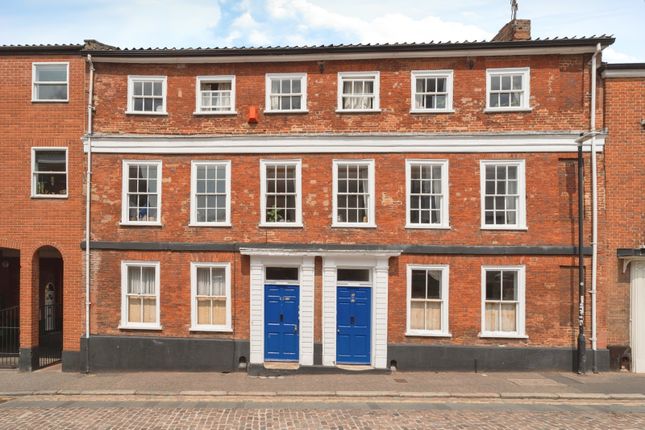 3 bedroom flat for sale