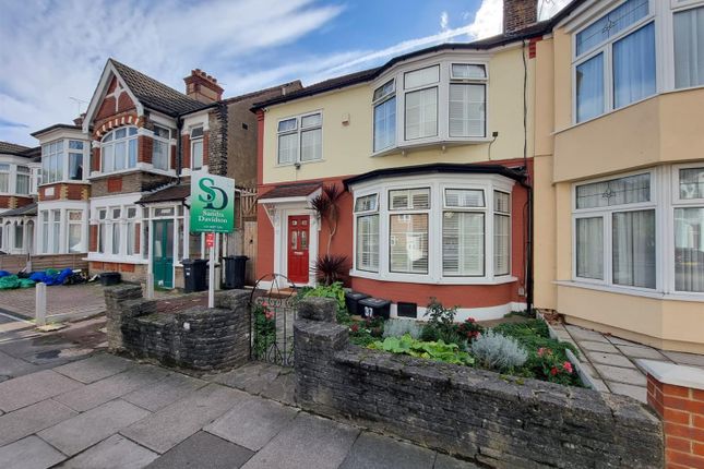 Bradford Road, Ilford 3 bed end of terrace house for sale
