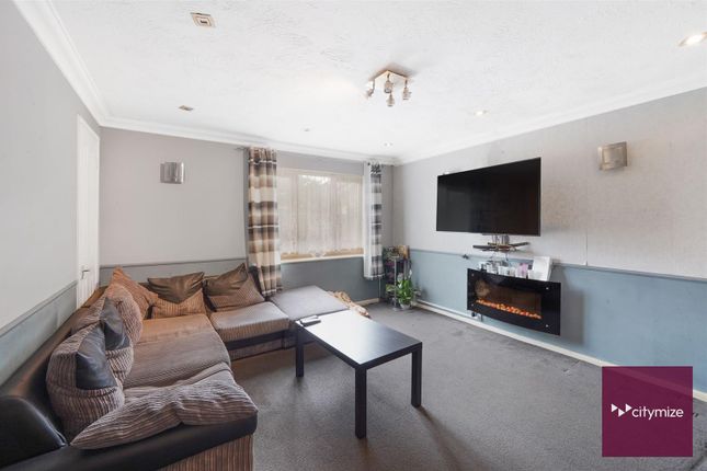 Faulkner Close, Dagenham 2 bed flat for sale