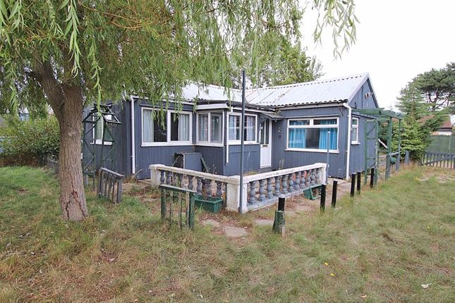FIRST MAIN ROAD, HUMBERSTON FITTIES 1 bed detached bungalow for sale