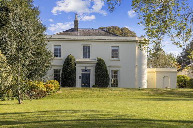 7 bedroom country house for sale