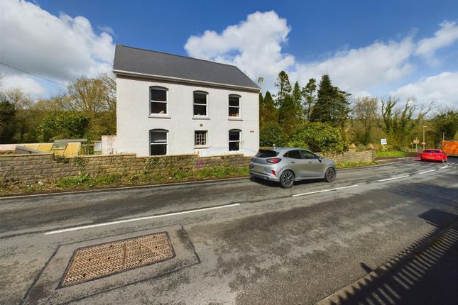 Heol Capel Ifan, Pontyberem 5 bed detached house for sale