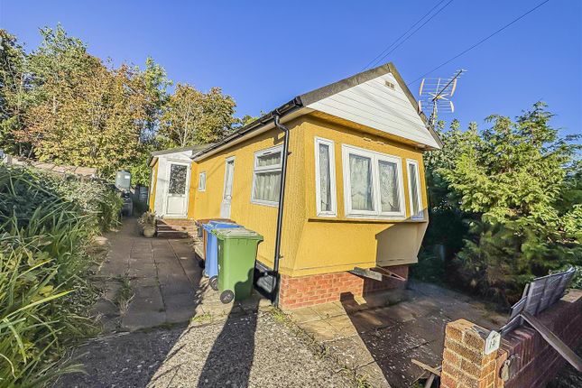 Cranbourne Hall Park, Windsor 2 bed park home for sale