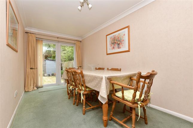 4 bed link detached house