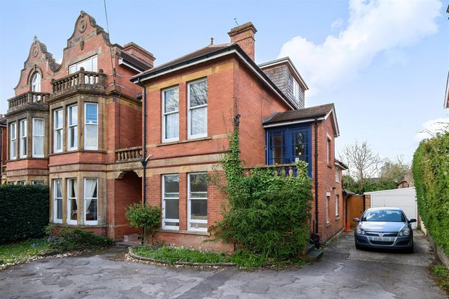 6 bedroom semi-detached house for sale