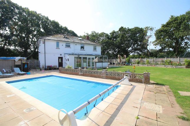 5 bed detached house