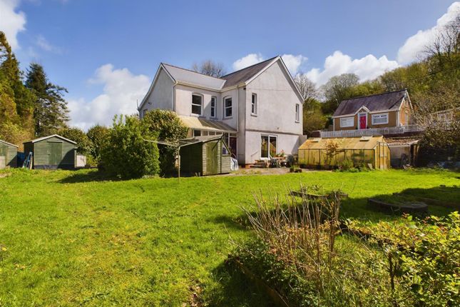 Heol Capel Ifan, Pontyberem 5 bed detached house for sale