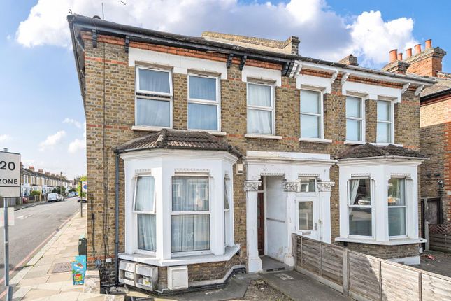 Brownhill Road, Catford, London, SE6 2 bed flat for sale