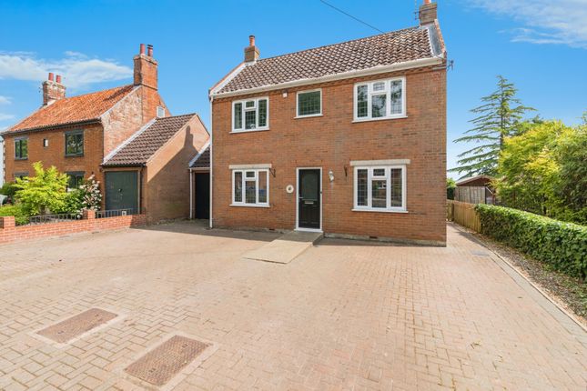 3 bedroom link detached house for sale