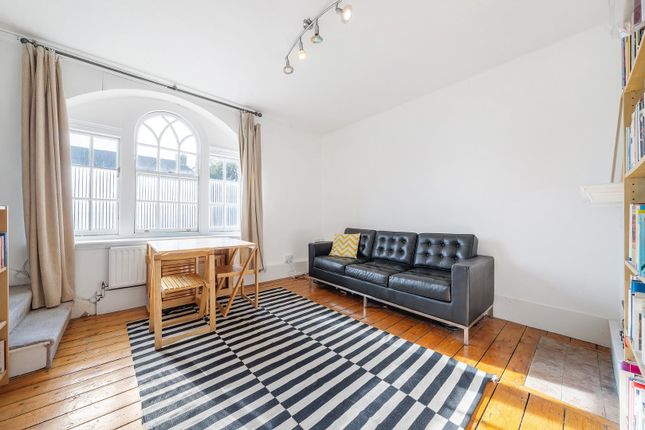 Albion Avenue, London SW8 2 bed flat for sale