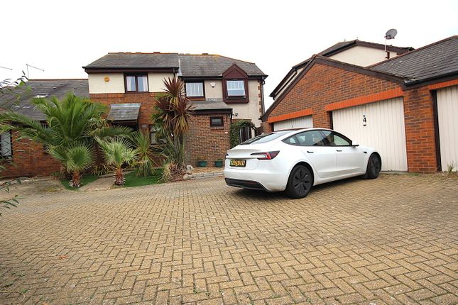 Vallis Close, Baiter Park, Poole, BH15 2 bed terraced house for sale