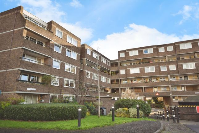 Justin Close, Brentford 2 bed flat for sale