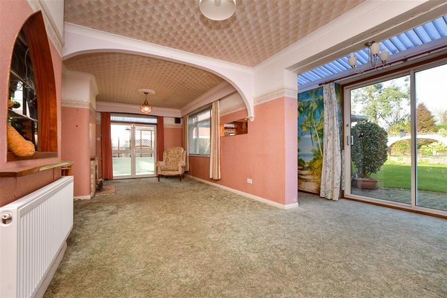 Weatherhill Road, Smallfield, Surrey 2 bed chalet for sale