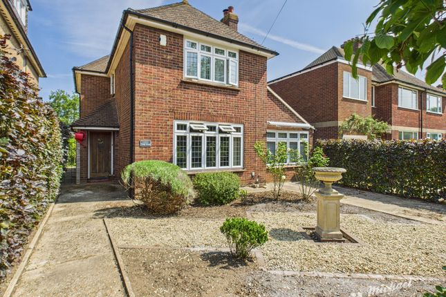 Tring Road, Aylesbury, Buckinghamshire 4 bed detached house for sale