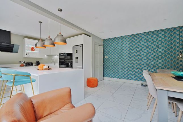 4 bed detached house