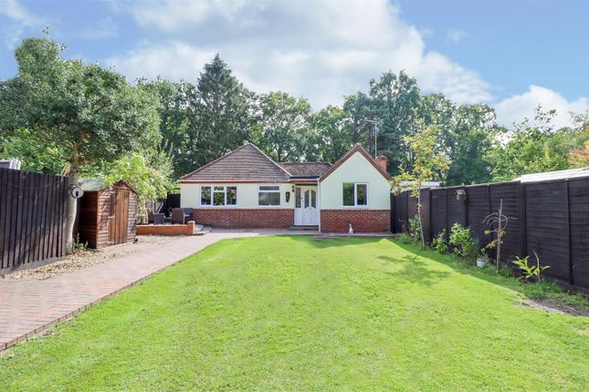 Aldershot Road, Fleet GU51 4 bed detached bungalow for sale