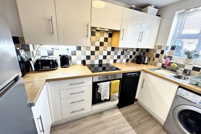 Banksia Close, Tiverton, EX16 2 bed terraced house for sale