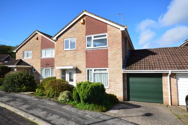 3 bed link detached house