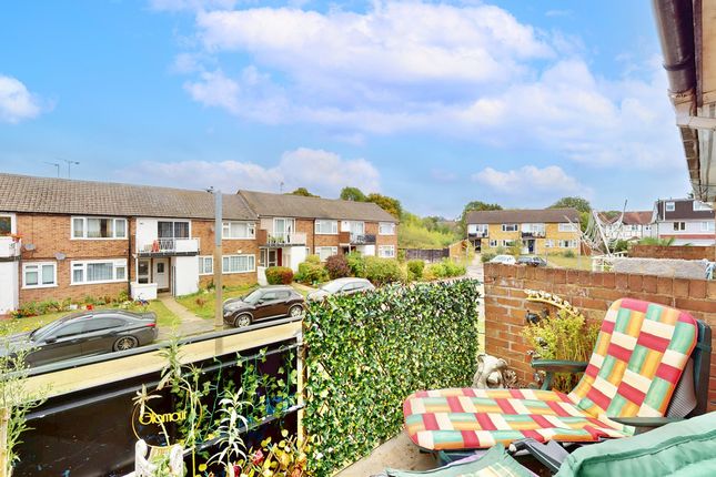 Ashdown Walk, Collier Row, RM7 2 bed maisonette for sale