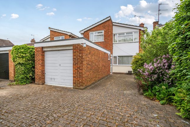 Vicarage Road, Woking, GU22 3 bed detached house for sale