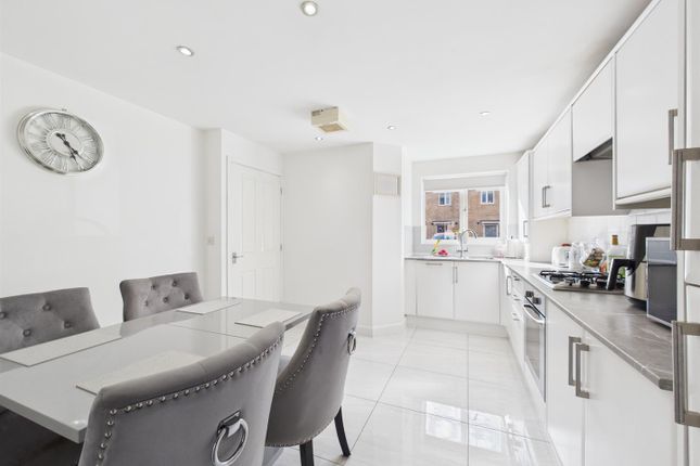 Pinewood Crescent, Lincoln 3 bed terraced house for sale