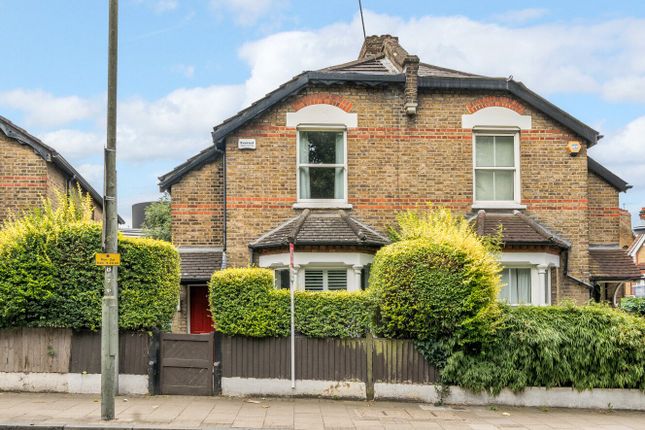 Bromley Road, Beckenham, Kent, BR3 2 bed house for sale