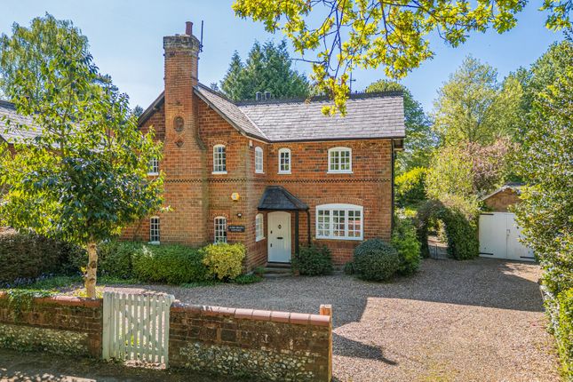 Alms Heath, Ockham, GU23 4 bed link detached house for sale