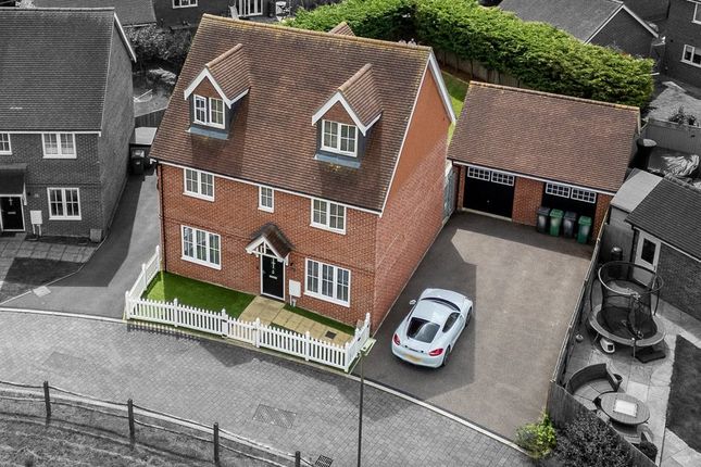 Peach Road, HORLEY, Surrey, RH6 5 bed detached house for sale