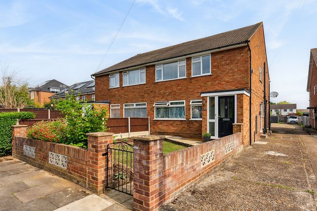 Junction Road, Ashford, TW15 2 bed flat for sale