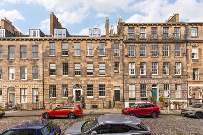 Union Street, Edinburgh EH1 4 bed flat for sale